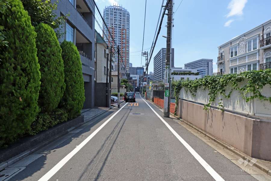 敷地北西側の前面道路