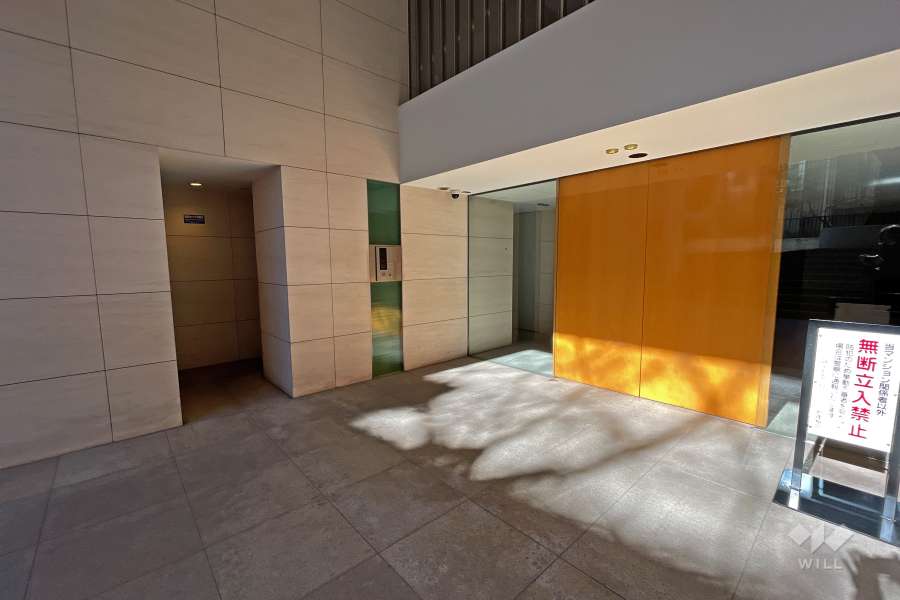 エントランスはオートロック付きです。