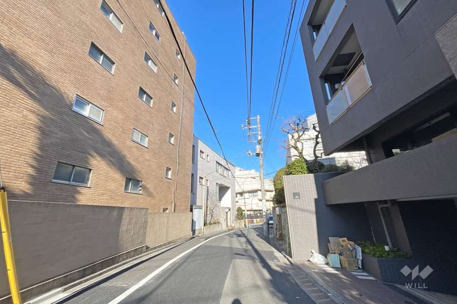 敷地北側の前面道路