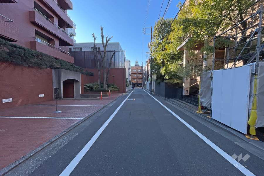 敷地の西側道路