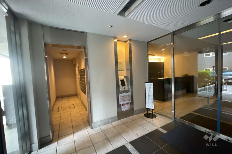 エントランスはオートロック付きです。