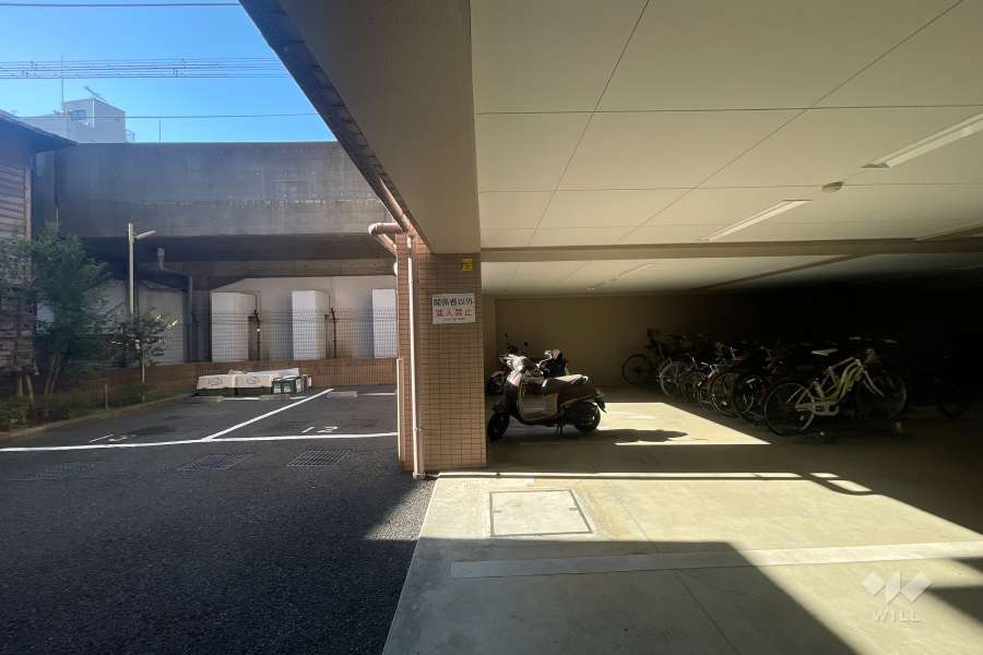 敷地内駐車場（屋外平面式）・駐輪場、バイク置場