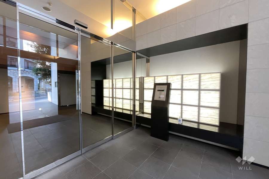 エントランスはオートロック付きです。