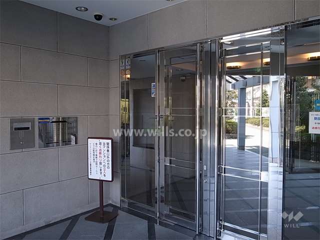 エントランスはオートロック付きです。