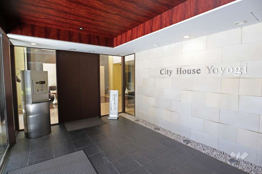 エントランスはオートロック付きです。