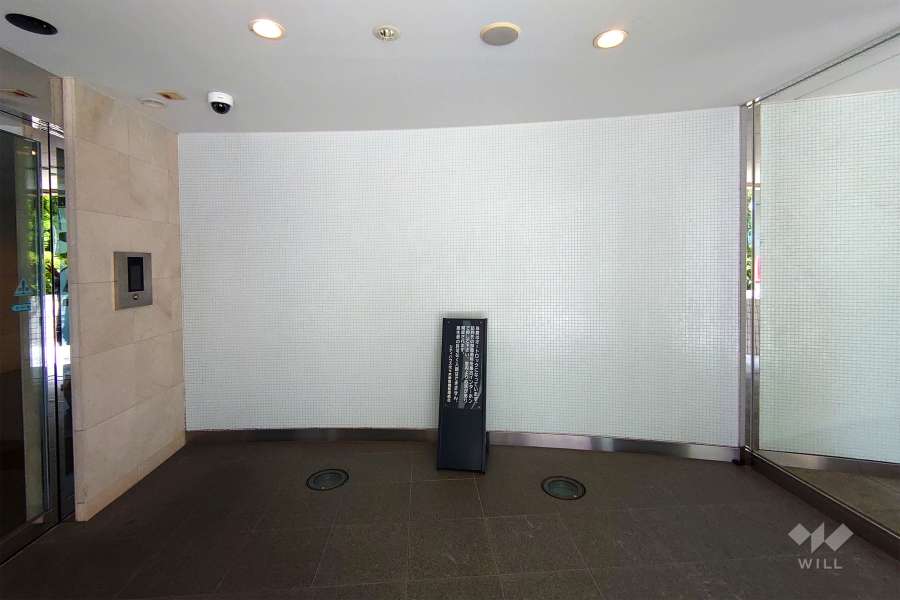 エントランスはオートロック付きです。