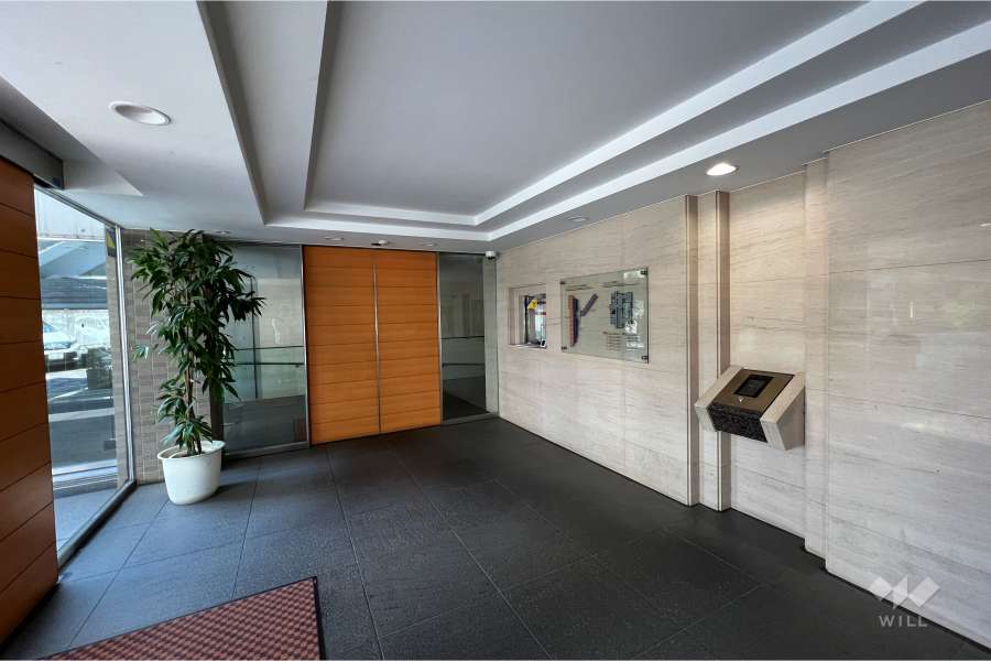 エントランスはオートロック付きです。