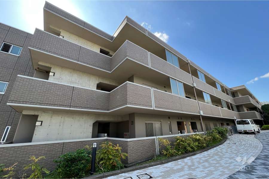 パークグランディ代々木の外観（南東側から）