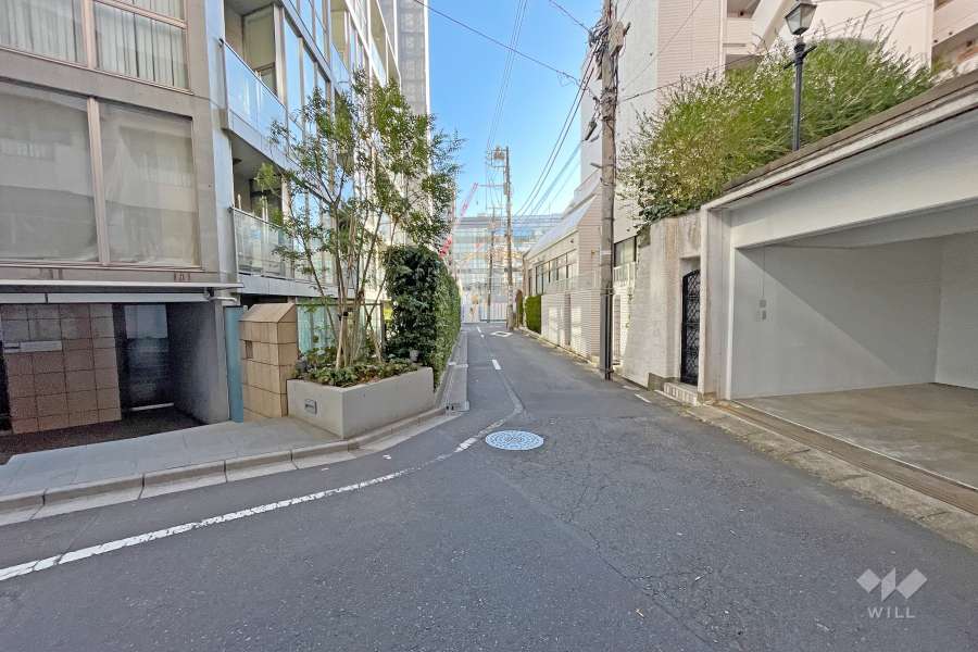 敷地南側の前面道路
