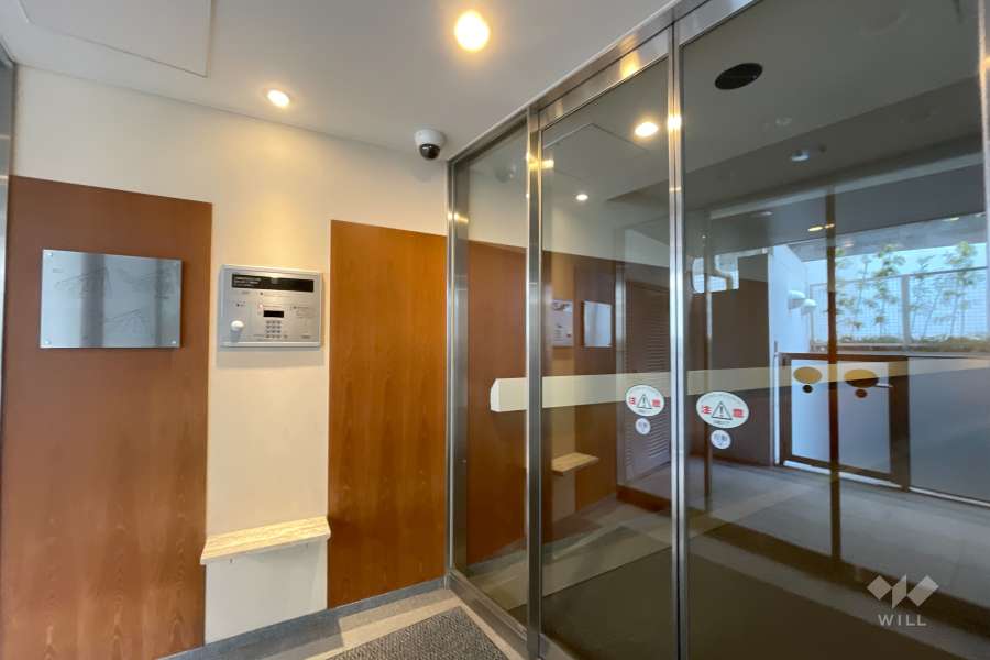 エントランスはオートロック付きです。