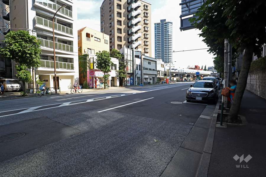 敷地東側の前面道路