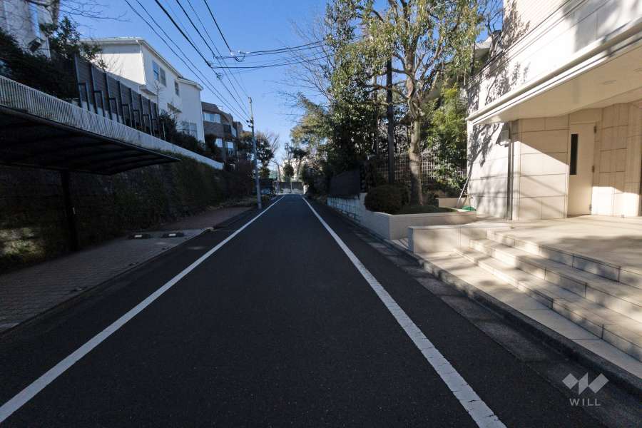 敷地北西側の前面道路