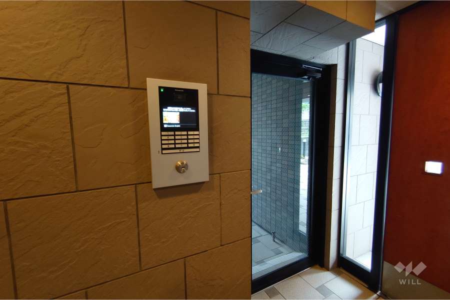 エントランスはオートロック付きです。