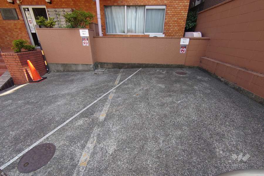 敷地内駐車場（屋外平面式）