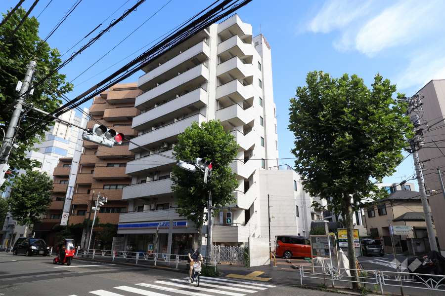 ライオンズマンション代々木第二の外観（北西側から）