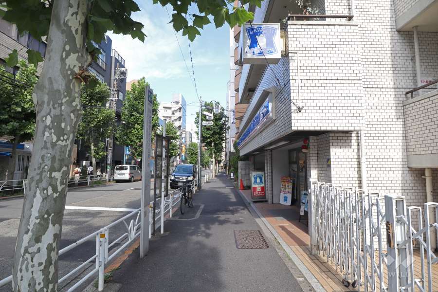 敷地北側の前面道路
