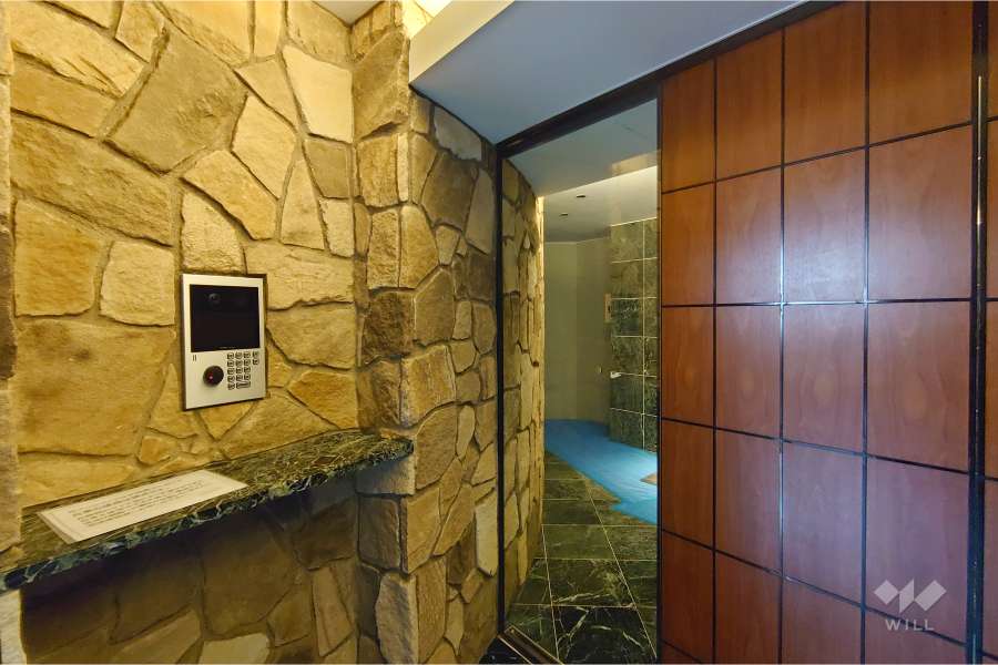 エントランスはオートロック付きです。