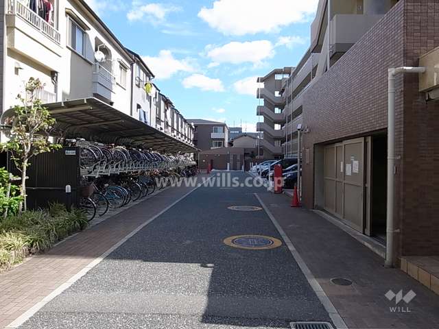 敷地内駐車場と駐輪場