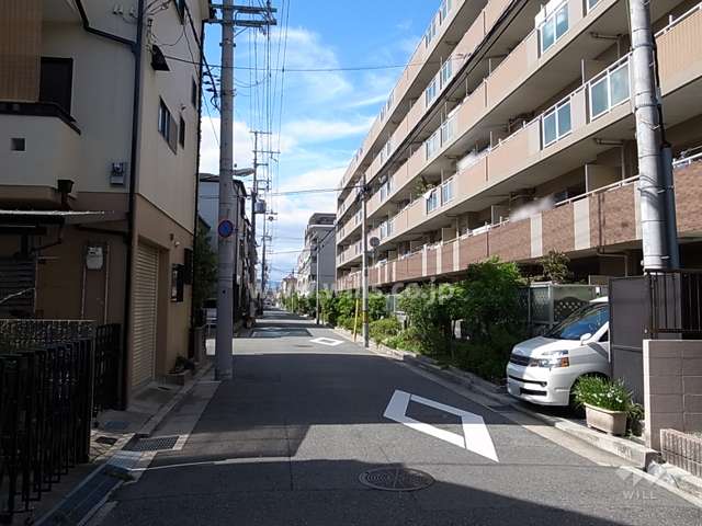敷地南側の前面道路