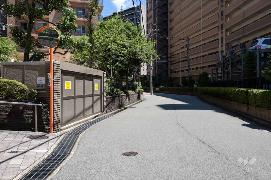 敷地南西側の前面道路