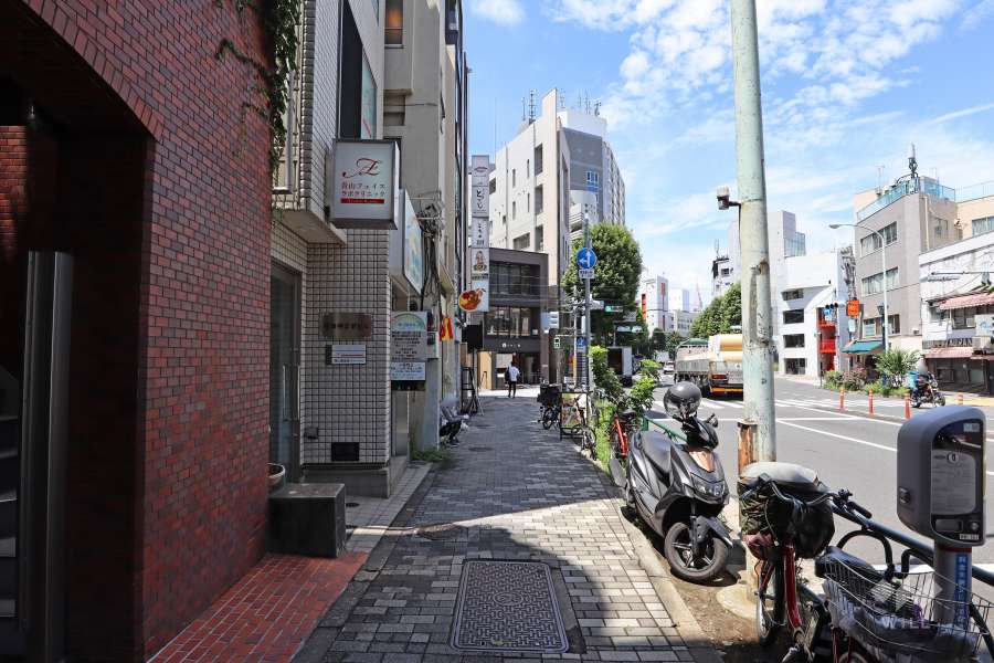 敷地北西側の前面道路