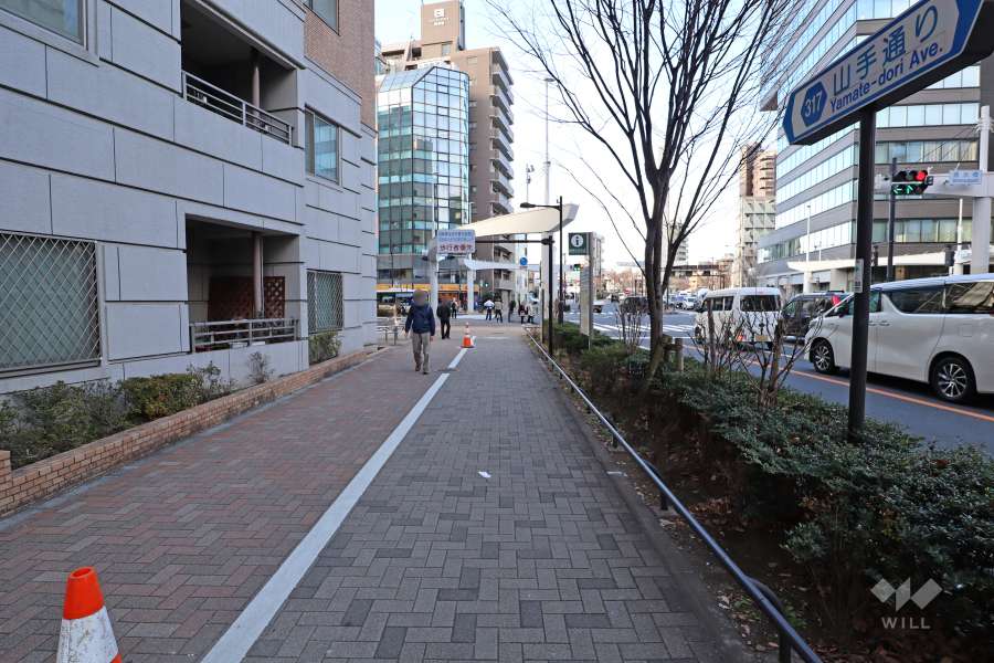 敷地北東側の前面道路