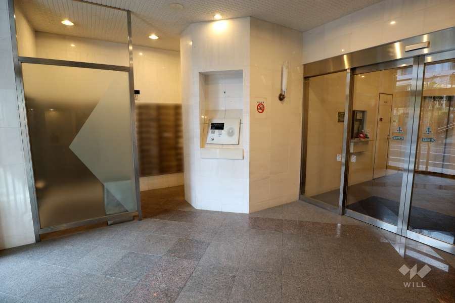 エントランスはオートロック付きです。