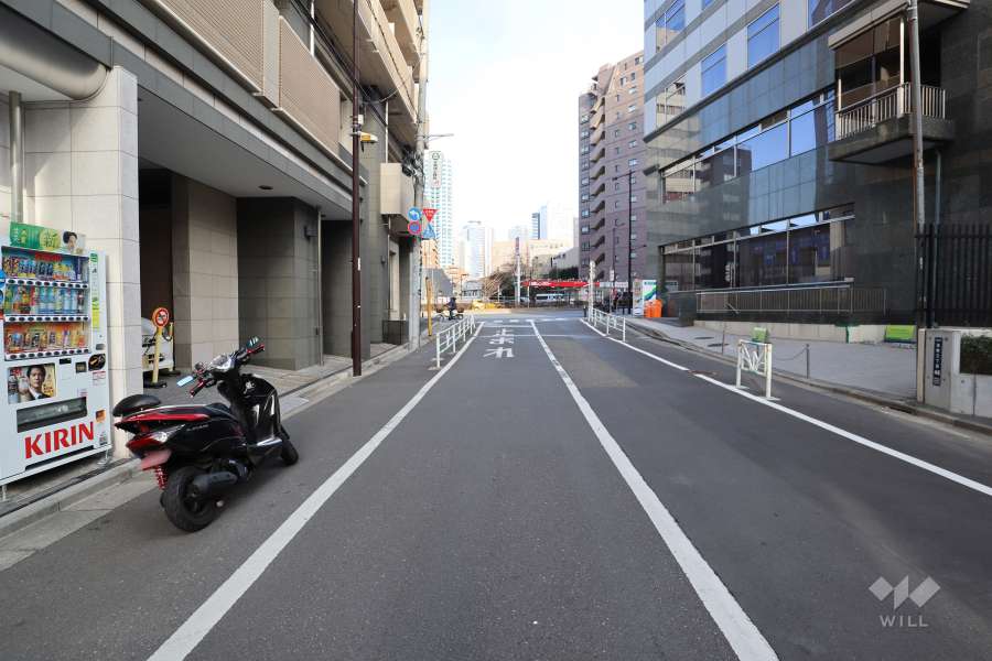 敷地南側の前面道路