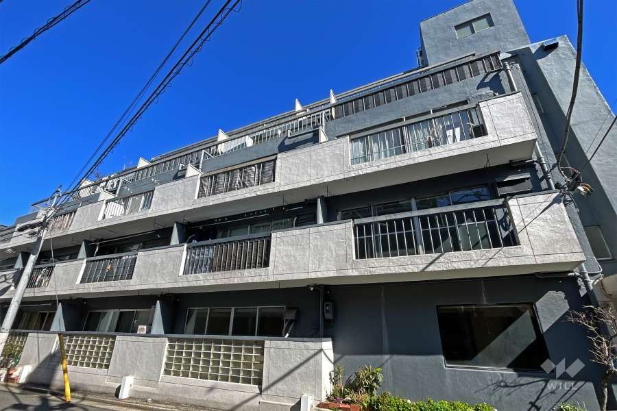 千駄ヶ谷平和マンションの外観（南東側から）