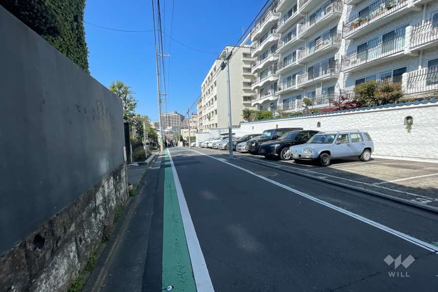 敷地南側の前面道路