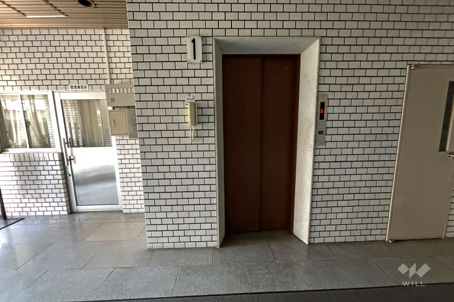 共用のエレベーター