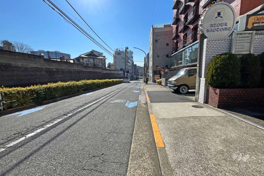 敷地東側の前面道路