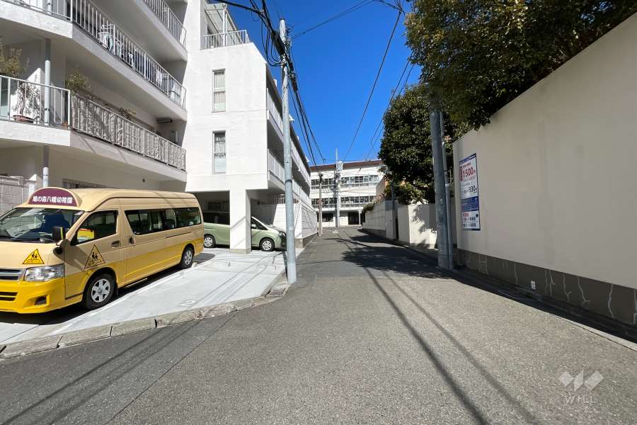 敷地東側の前面道路