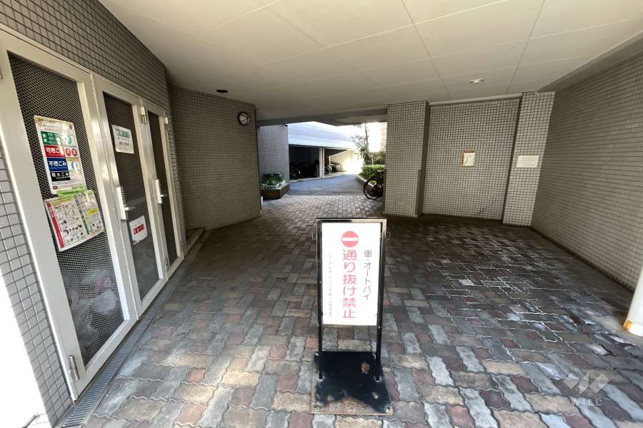 駐車場の出入り口