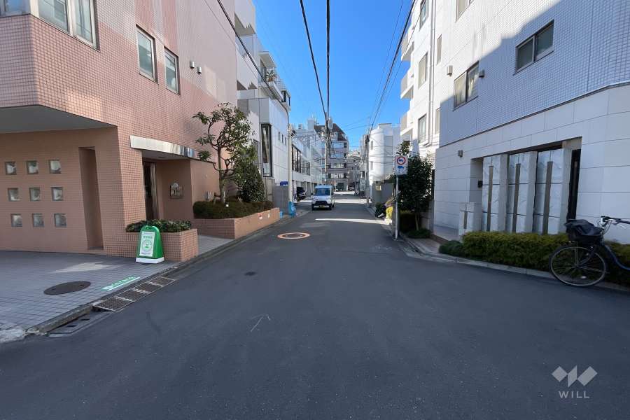 敷地北西側の前面道路