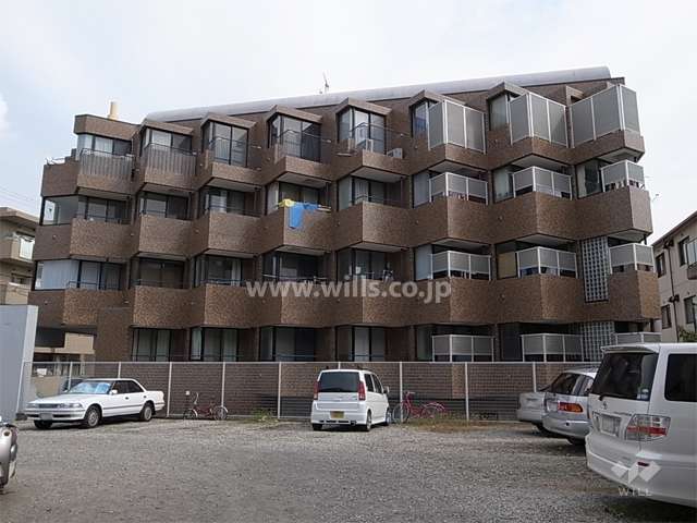 キューブ武庫川7の外観（西側から）　周辺は一戸建てが中心に立ち並ぶ住宅地です。