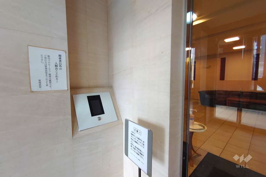 エントランスはオートロック付きです。