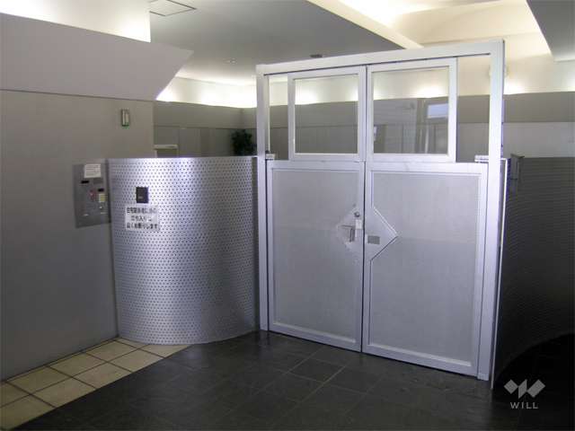 エントランスホール。オートロック付きです。