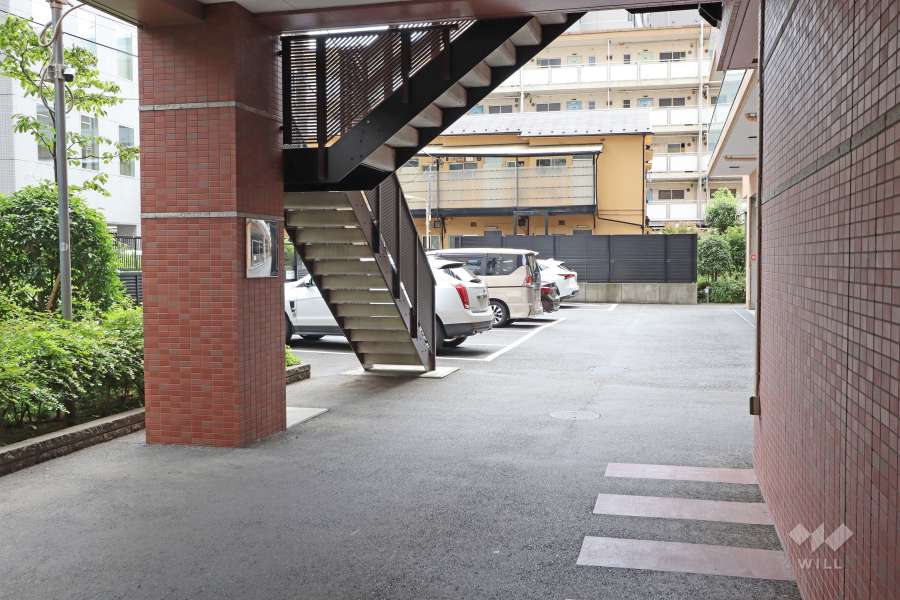 駐車場の出入り口（ロボットゲート付き）