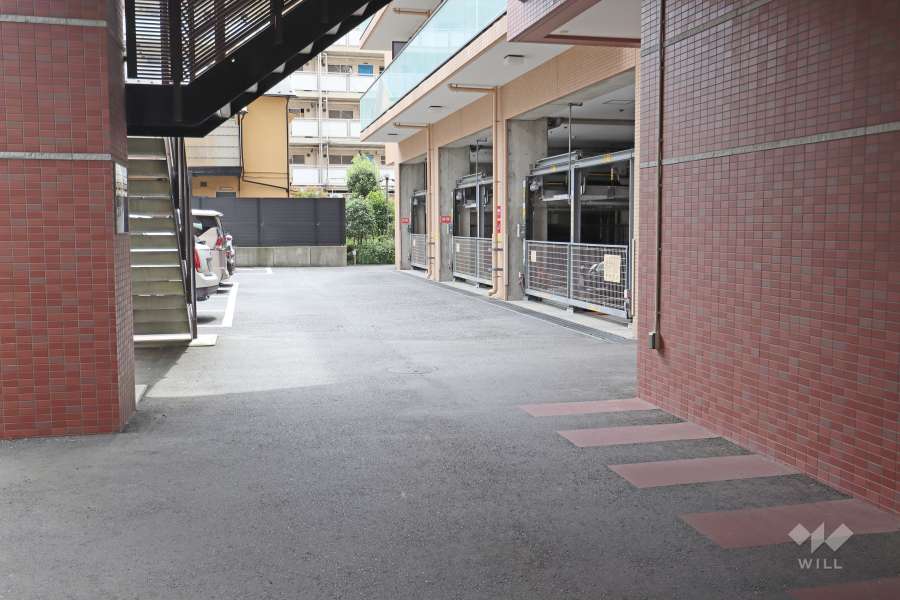 駐車場の出入り口（ロボットゲート付き）