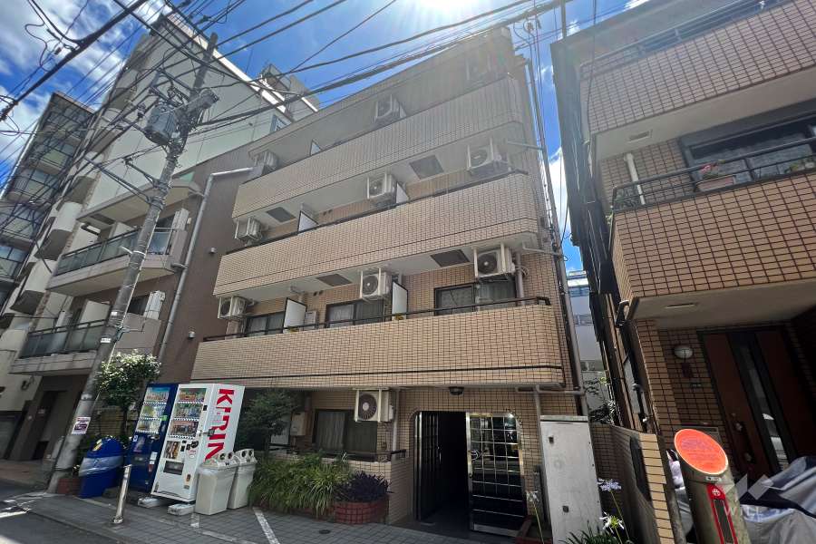 メインステージ幡ヶ谷駅前の外観（北東側から）