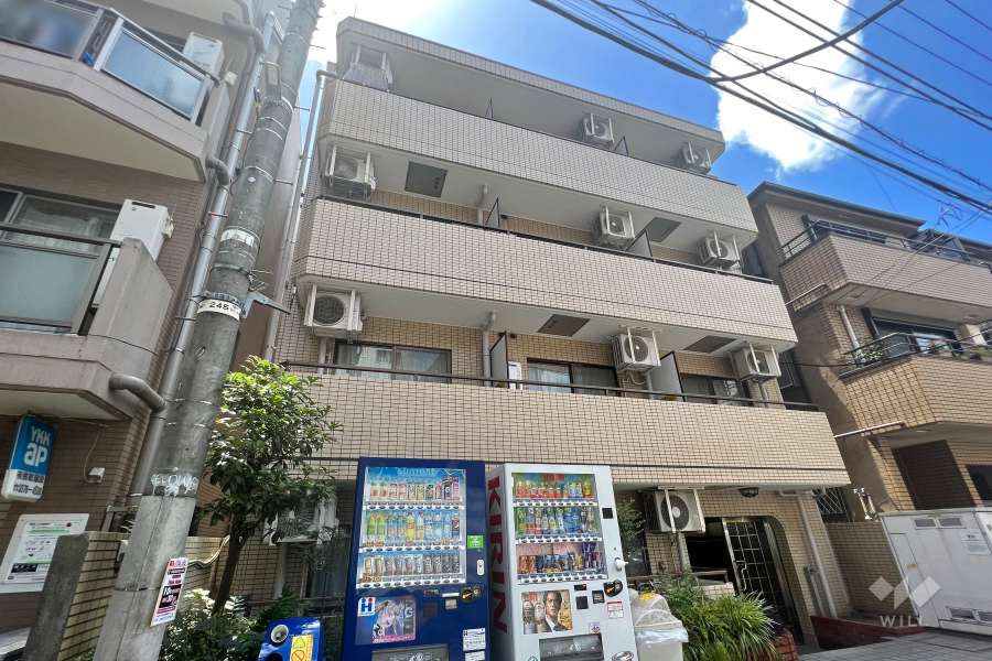 メインステージ幡ヶ谷駅前の外観（南東側から）