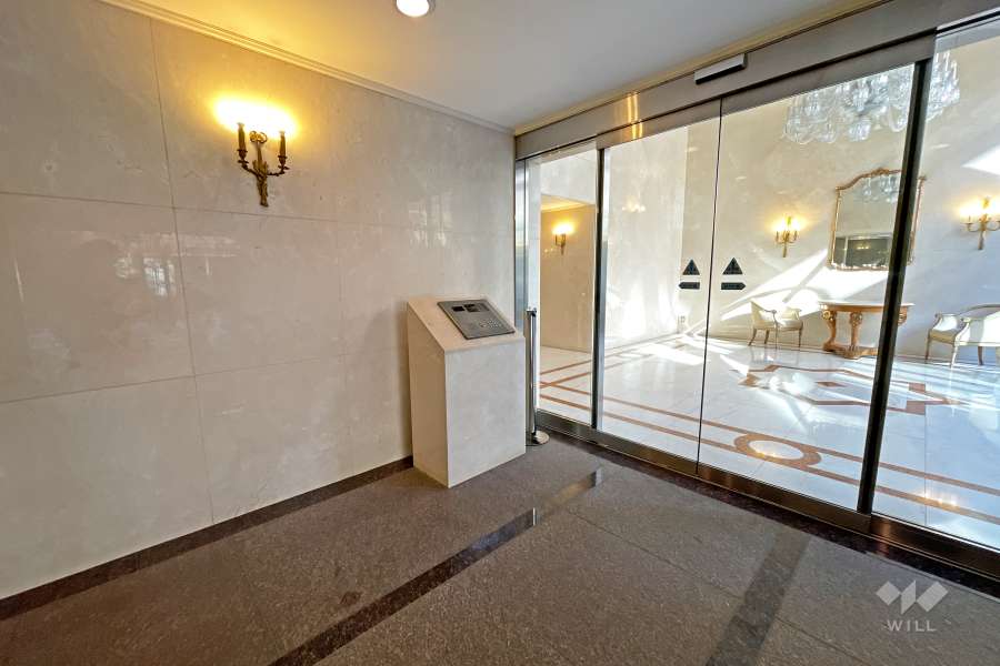 エントランスはオートロック付きです。