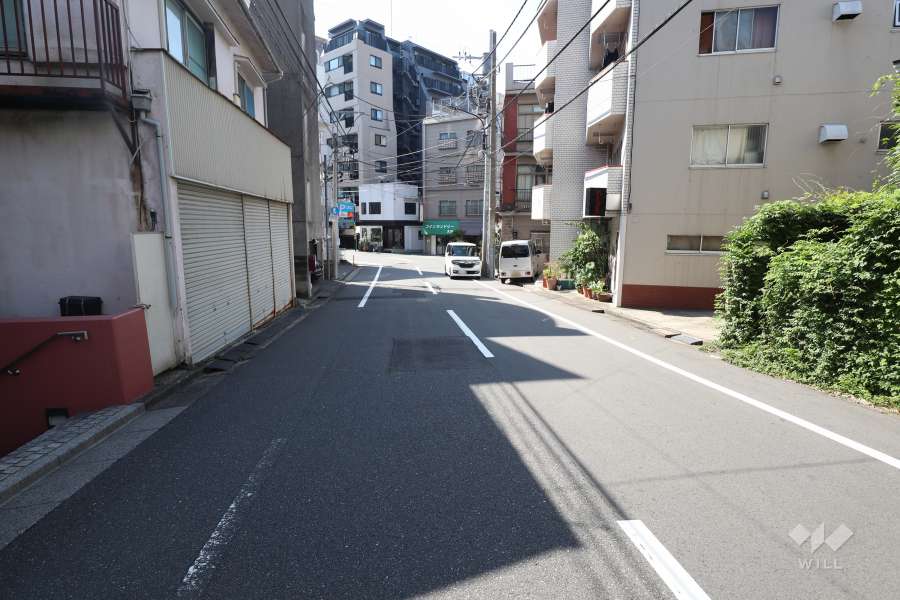 敷地北西側の前面道路