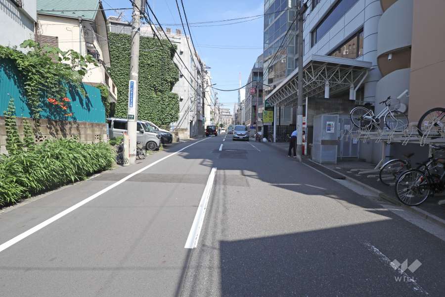 敷地北東側の前面道路