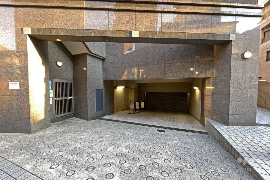 駐車場出入り口