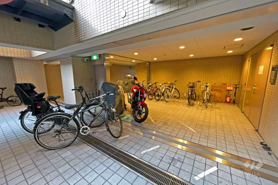 屋内に設けられた駐輪場