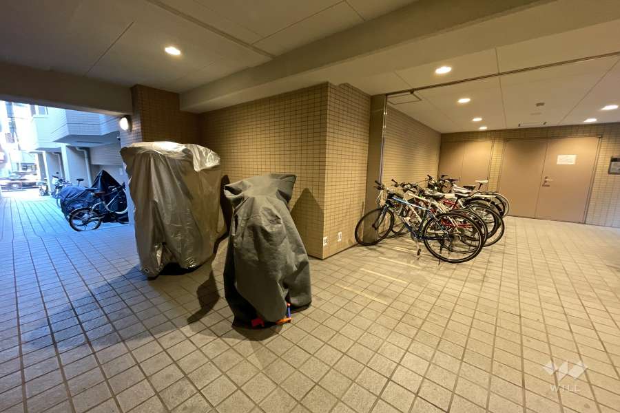 駐輪場とバイク置場