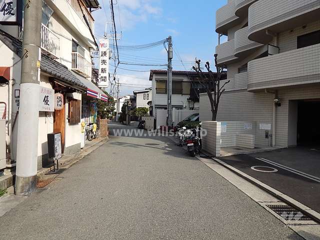 敷地北側の前面道路