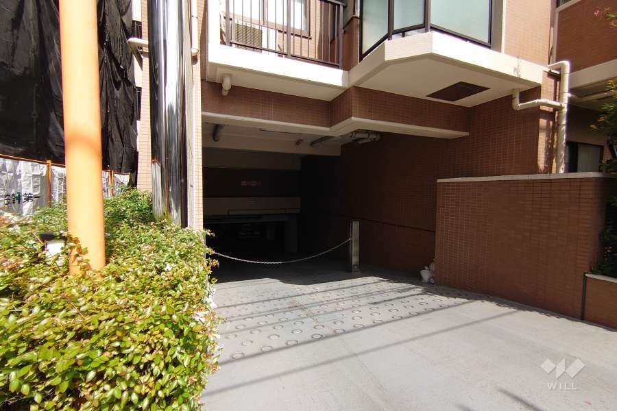 駐車場の出入り口（ロボットゲート付き）